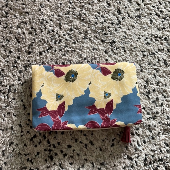 Floral clutch - Picture 2 of 5